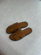 Hermès Izmir Sandal (Gold / Tan)