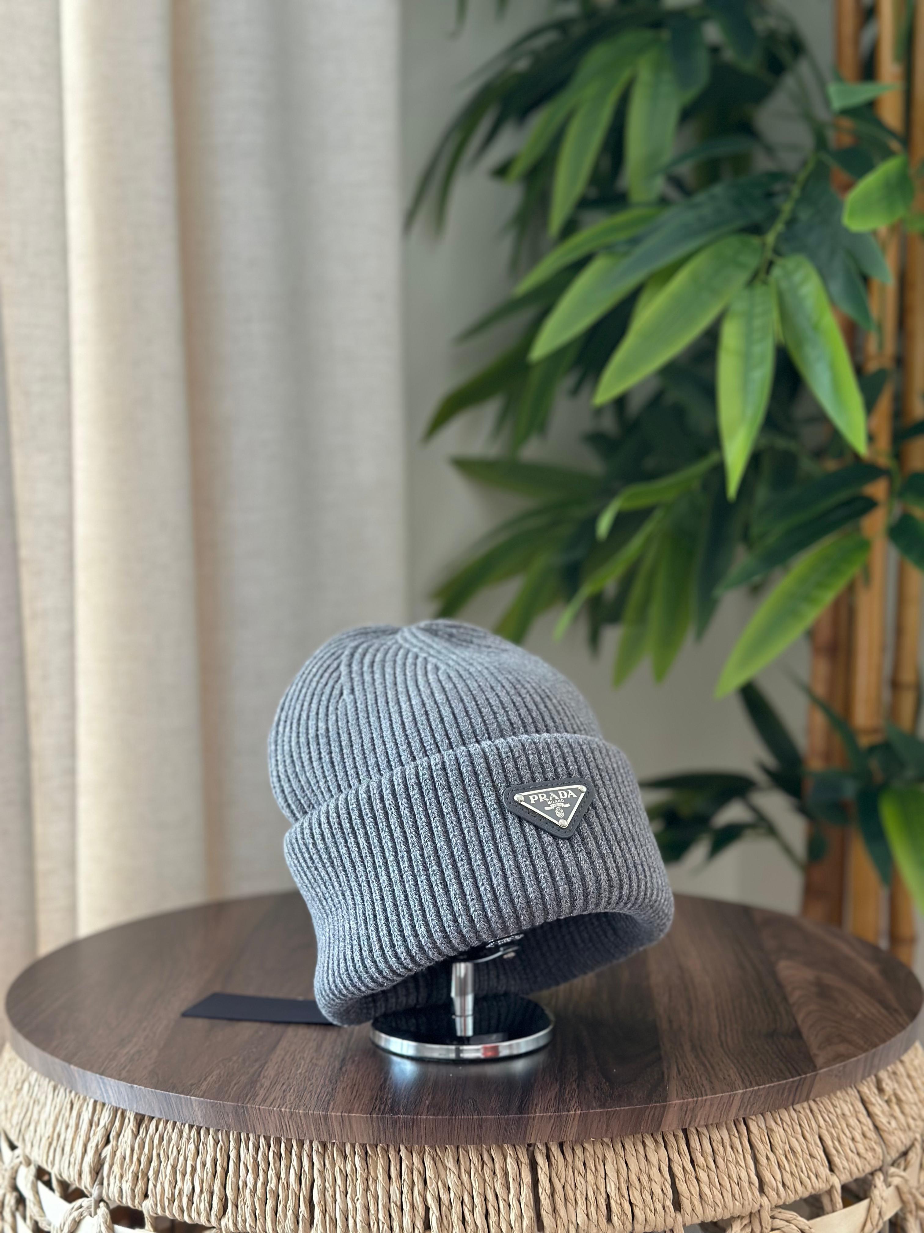 Prada Ribbed Knit Wool and Cashmere Beanie (Grey / Slate Grey)